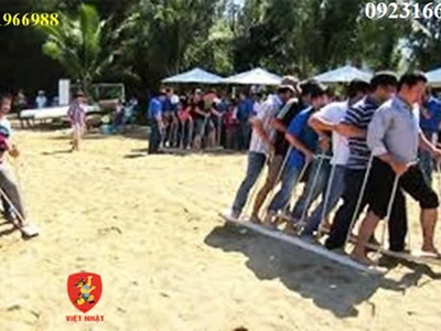 Đôi dép khổng lồ . cho thuê đôi dép gỗ 3