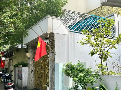  chính chủ cần bán chdv có 6 lầu gồm 9 phòng ngủ- khu an ninh - giao thương giữa xóm chiếu và 1