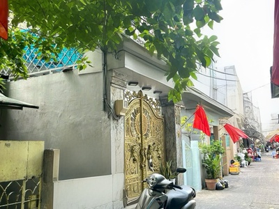  chính chủ cần bán chdv có 6 lầu gồm 9 phòng ngủ- khu an ninh - giao thương giữa xóm chiếu và 3