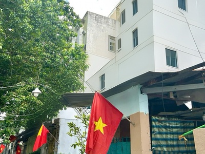 chính chủ cần bán chdv có 6 lầu gồm 9 phòng ngủ- khu an ninh - giao thương giữa xóm chiếu và 4