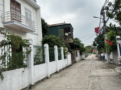 Bán lô đất mai lâm đông anh - mặt ngõ to - dt 67m2 - mt 5m - 2 ô tô tránh ,thông đường lớn.-giá 2