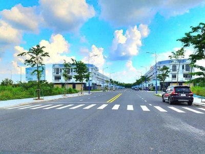 Bán gấp shophouse 1 trệt 2 lầu trung tâm lai uyên, bàu bàng 1