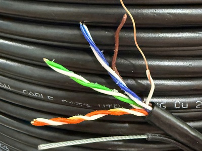 Cáp mạng CAT5e UTP đồng dầu chạy có dây gia cường trợ lực ngoài trời - Outdoor ACT-5LANOD-305BKO 1