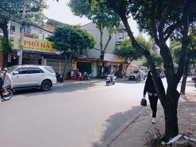 Cho thuê tòa nhà 22 - 24 Phan Thúc Duyện, Tân Bình. Trệt, 4 lầu, DT 900m2 chỉ 130tr 2