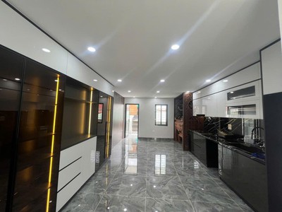 Bán nhà 6 tầng thang máy long lanh phân lô ô tô 7 chỗ vào nhà kinh doanh đường hoàng mai 1