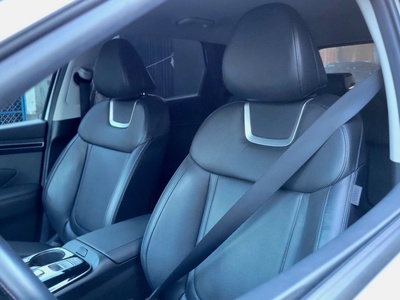 Bán xe Hyundai Tucson 2.0 AT CRDi đặc biệt 2023, màu trắng. 10