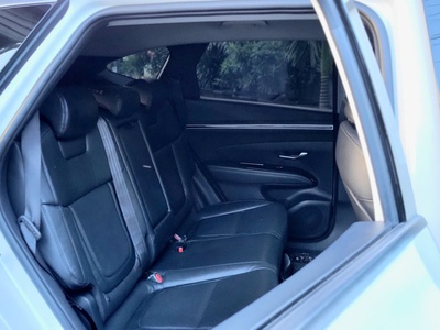 Bán xe Hyundai Tucson 2.0 AT CRDi đặc biệt 2023, màu trắng. 13