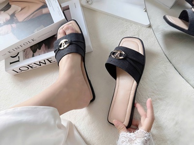 Dép lê nữ quai ngang trang trí phối khóa thời trang 3