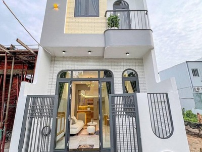 Cần bán nhà đẹp 135m    sổ riêng   ngay vòng xoay Tân Kim   Cần Giuộc   giá chỉ 2 tỷ 600 triệu 0