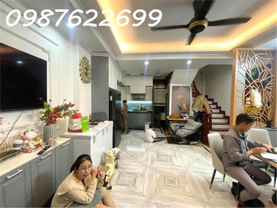 Bán nhà xuân thủy - cầu giấy- tặng full nội thất - gần phố, gần trường, chợ, tttm, nhỉnh 10 tỷ 0