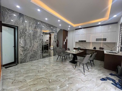 Bán nhà giảng võ 51m , mặt tiền 6.2m, 7 tầng thang máy, kinh doanh vip 2