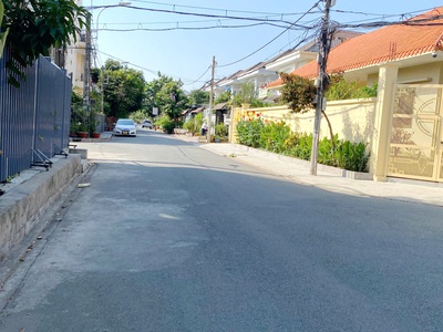 Bán nhà biệt thự góc 2mt kdc bình hưng b/c, ngay bến xe q8 1
