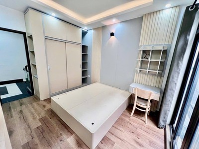 Bán nhà 5t ngõ 266 nguyễn văn cừ thông hồng tiến. 48m, bãi xe gần 10 tỷ 2 có thương lượng. lh 1