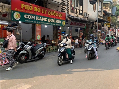 Bán nhà mặt phố Đinh Liệt - Tầng 1 không có nóc - Diện tích 50m2 - Giá bán 42 tỷ 1