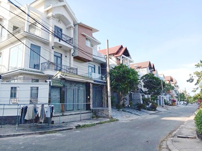 Bán nhà biệt thự góc 2mt kdc bình hưng b/c, ngay bến xe q8 2