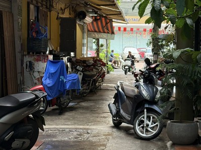 Bán nhà nguyễn thị định  40 m 5t mt6m giá 10,8 tỷ ngõ rộng  10m ra ô tô tránh . 4