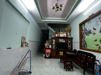 Bán nhà 1 trệt 2 lầu dĩ an,đường xe hơi quay đầu,gần kdl sinh thái hố lang 1