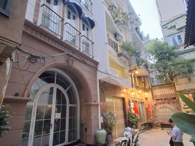 Bán gấp thủ khoa huân 46.5 tỷ quận 1 hồ chí minh  diện tích 98.18m2   4.55 x 21 m  , 4 tầng mới 4