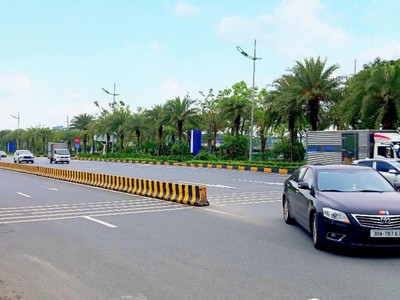 Chủ cần tiền gấp,  đất vị trí đẹp, đang cho thuê làm bãi gửi xe ô tô. sẵn dòng tiền. gần ngay sân 0