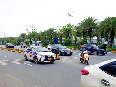 Chủ cần tiền gấp,  đất vị trí đẹp, đang cho thuê làm bãi gửi xe ô tô. sẵn dòng tiền. gần ngay sân 1