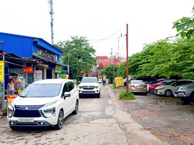Chủ cần tiền gấp,  đất vị trí đẹp, đang cho thuê làm bãi gửi xe ô tô. sẵn dòng tiền. gần ngay sân 3