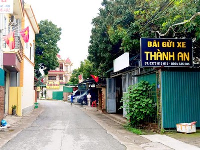 Chủ cần tiền gấp,  đất vị trí đẹp, đang cho thuê làm bãi gửi xe ô tô. sẵn dòng tiền. gần ngay sân 4