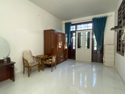 Mặt tiền nguyễn hữu thọ gần sân bay, 100m2, 3 tầng sạch đẹp, 12 tỷ 1