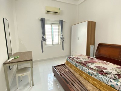 Mặt tiền nguyễn hữu thọ gần sân bay, 100m2, 3 tầng sạch đẹp, 12 tỷ 2