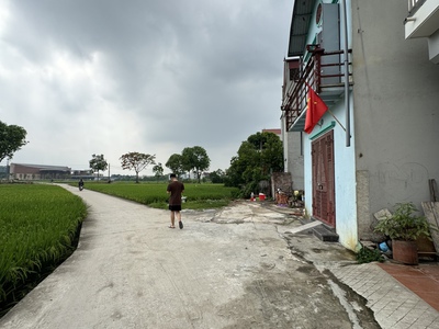 Bán lô 50m , mt5.4m-mai lâm đông anh - ngay bìa làng -view eurowindow - giá 120tr/1m2 2