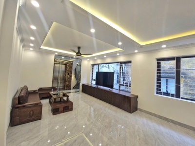 Chính chủ bán 59,3m2 nhà 6 tầng thang máy, ô tô vào, full nội thất xịn, gần hồ Thạch Bàn - Ở là mê n 1