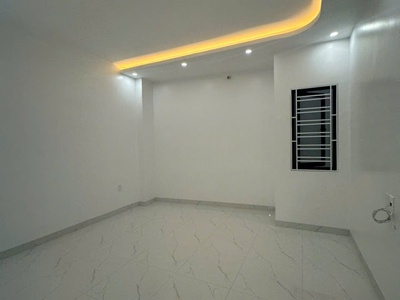 Bán nhà 61mx 3 tầng Độc lập Sân Cổng riêng đường Khúc Hạo Ôtô đỗ gần. 3