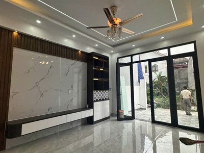 Bán nhà 61mx 3 tầng Độc lập Sân Cổng riêng đường Khúc Hạo Ôtô đỗ gần. 6