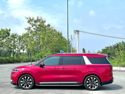 Bán xe Kia Carnival 2.2D Signature 2023, màu đỏ. 2