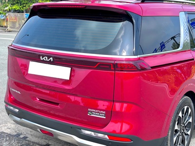 Bán xe Kia Carnival 2.2D Signature 2023, màu đỏ. 3