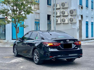 Bán xe Toyota Camry 2.5Q 2022, màu đen. 5