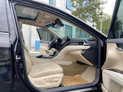 Bán xe Toyota Camry 2.5Q 2022, màu đen. 9