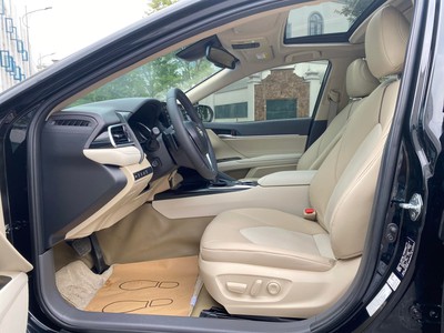 Bán xe Toyota Camry 2.5Q 2022, màu đen. 11