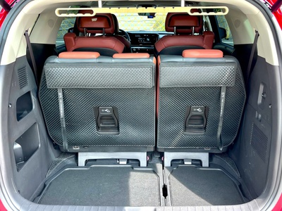 Bán xe Kia Carnival 2.2D Signature 2023, màu đỏ. 8