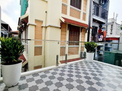 Đội Cấn 40m2 x Mặt tiền 3.5M - Trước nhà thoáng sáng - Ngõ nông, gần phố - Full nội thất. 2