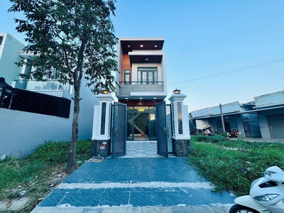 Bán Nhà MT 7m TT. Cần Đước, GIÁ 2Tỷ3,DT 120m2 , SHR, Công Chứng Sang Tên Ngay 0