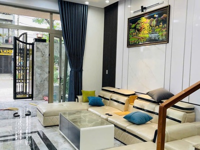 Bán nhà 3 tầng tân cổ điển - full nội thất- sát biển 1