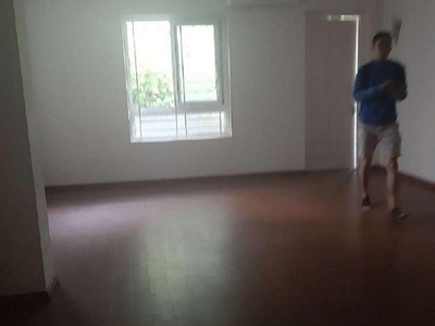 Cho thuê căn nhà ngõ 39 Phố Phạm Tuấn Tài - Dt 70m2 x 5 tầng, Mặt tiền 5m, đường ô tô tránh nhau 1