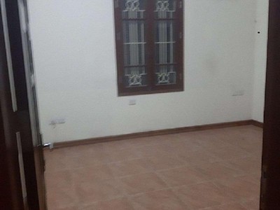 Cho thuê căn nhà ngõ 39 Phố Phạm Tuấn Tài - Dt 70m2 x 5 tầng, Mặt tiền 5m, đường ô tô tránh nhau 3