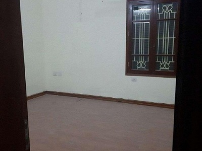 Cho thuê căn nhà ngõ 39 Phố Phạm Tuấn Tài - Dt 70m2 x 5 tầng, Mặt tiền 5m, đường ô tô tránh nhau 5