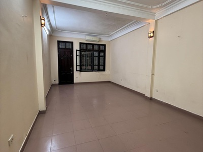 Nhà cuối ngõ 58 phố Nguyễn Khánh Toàn, Dt 115m xây dựng nhà 80m  x 5 tầng mặt tiền 4.5m 0