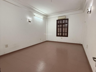 Nhà cuối ngõ 58 phố Nguyễn Khánh Toàn, Dt 115m xây dựng nhà 80m  x 5 tầng mặt tiền 4.5m 4