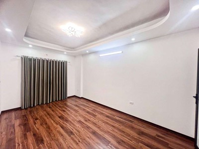 Bán nhà ở tại thạch bàn quận long biên gần cầu vĩnh tuy diện tích rộng 30m xây 5 tầng 6 tỷ 2