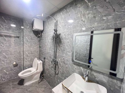 Bán nhà ở tại thạch bàn quận long biên gần cầu vĩnh tuy diện tích rộng 30m xây 5 tầng 6 tỷ 3
