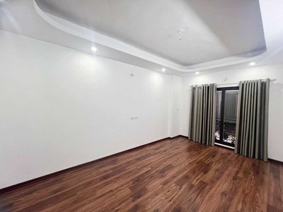 Bán nhà ở tại thạch bàn quận long biên gần cầu vĩnh tuy diện tích rộng 30m xây 5 tầng 6 tỷ 4