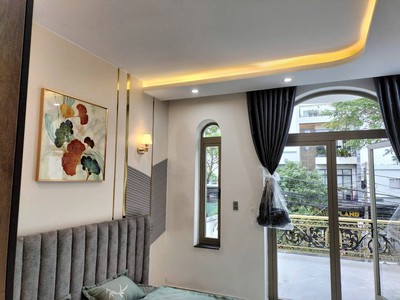 Bán nhà 3 tầng tân cổ điển - full nội thất- sát biển 2